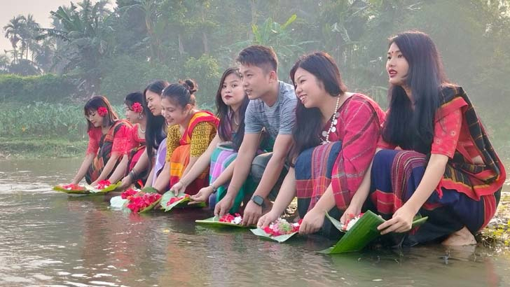 নদীতে ফুল ভাসিয়ে শুরু হলো বিজু উৎসব