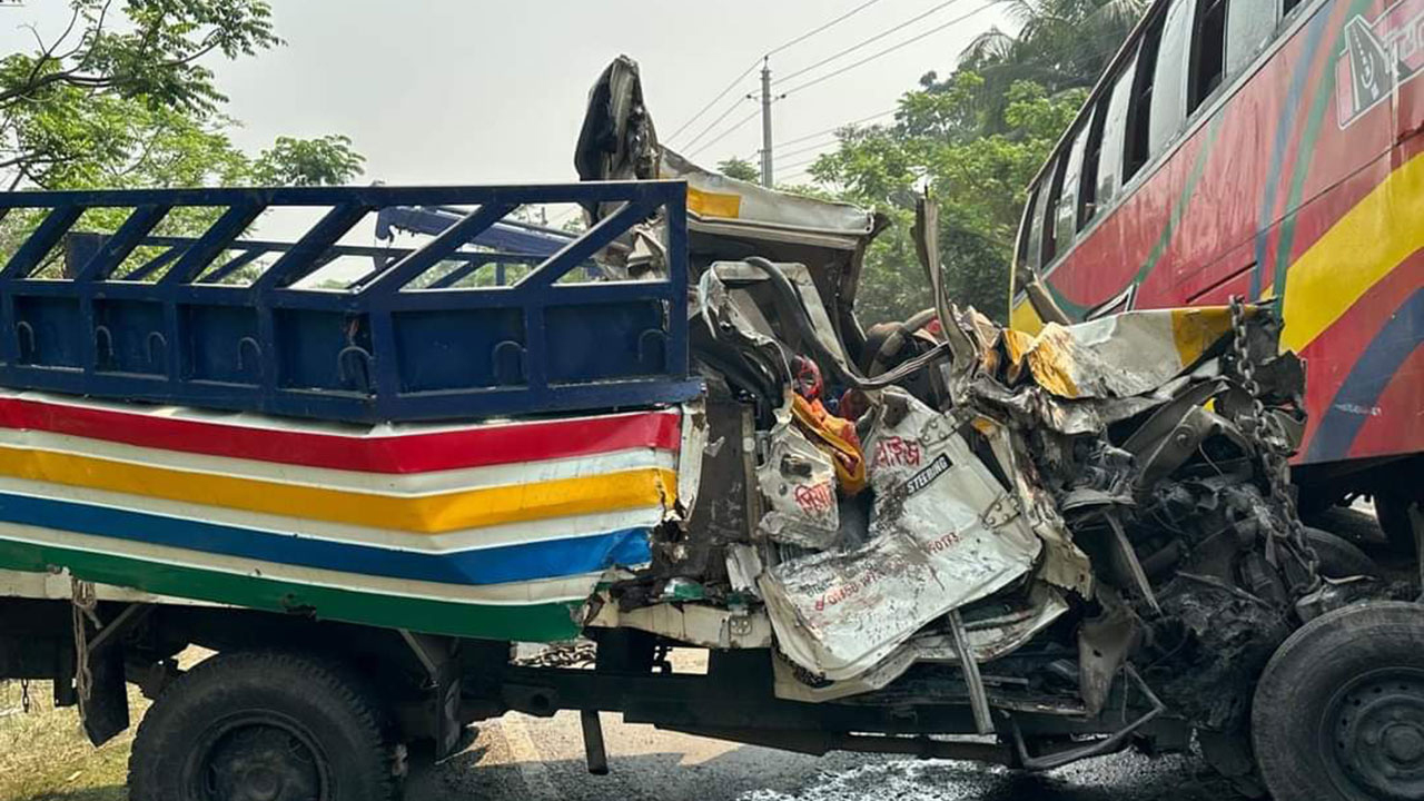 এক মাসে সড়কে নিহত ৫৬৫, বেশি মোটরসাইকেল দুর্ঘটনা