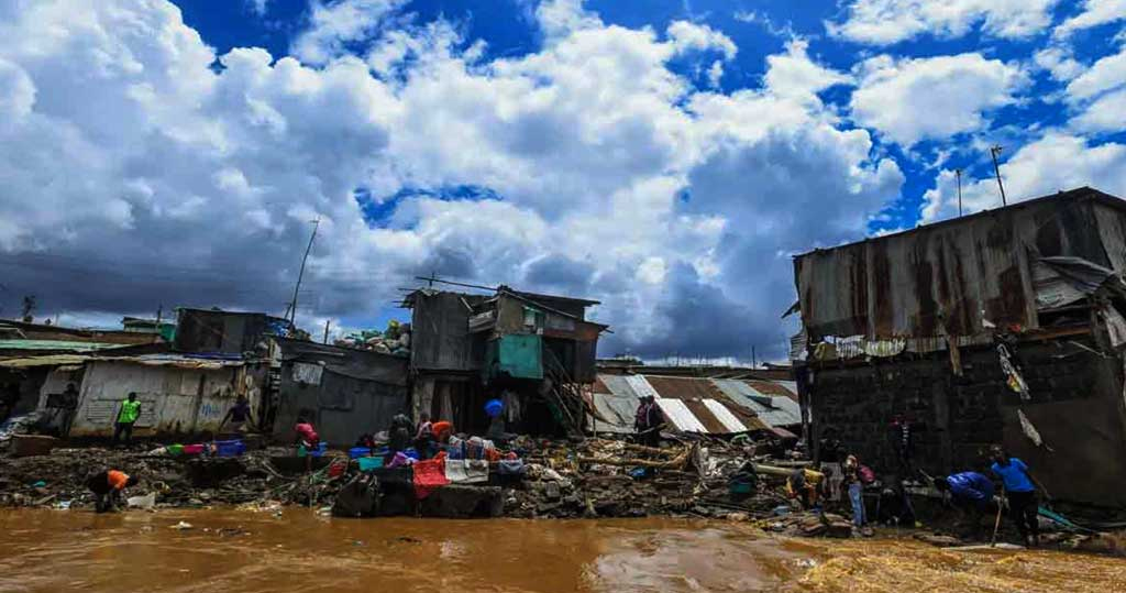 কেনিয়ায় ভারী বৃষ্টিপাতে বাঁধ ভেঙে নিহত ৪২