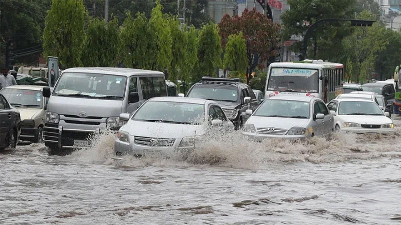 জলাবদ্ধতায় চরম দুর্ভোগে রাজধানীবাসী