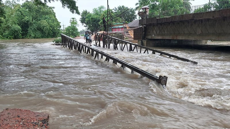 বৃষ্টি আর ভারতের পাহাড়ি ঢলে ডুবেছে জনপদ