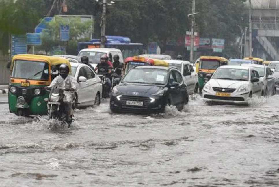 ভারতে ভারী বৃষ্টির শঙ্কা, রেড অ্যালার্ট