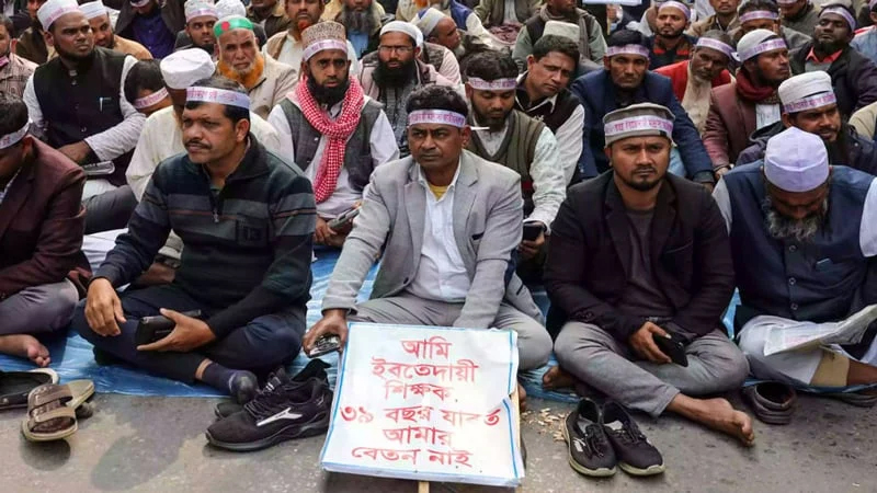 আন্দোলনরত ইবতেদায়ি শিক্ষকদের সুখবর দিলো শিক্ষা মন্ত্রণালয়