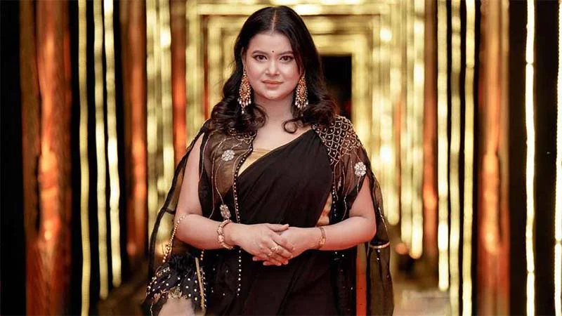 আপত্তিকর মন্তব্যকারীর স্ক্রিনশট পোস্ট করে যা বললেন অভিনেত্রী শবনম ফারিয়া