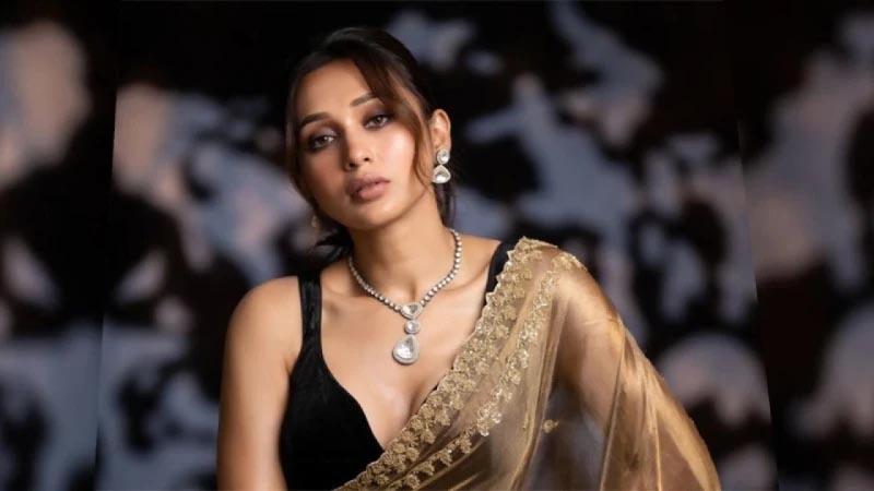 মঞ্চে হেনস্তার শিকার মিমি চক্রবর্তী