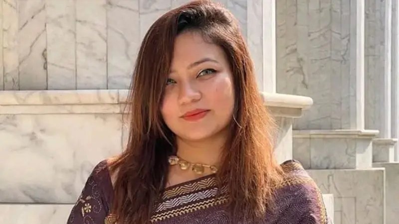 একাধিক স্ক্রিনশট ফাঁস করলেন ঢাবি শিক্ষক মোনামী, পাচ্ছেন হত্যার হুমকি!