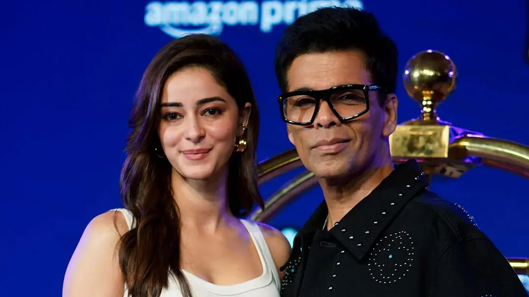 অনন্যাকে ‘আপত্তিকর’ স্পর্শ, সমালোচনার মুখে করণ জোহর
