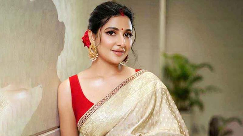 কলকাতায় ফিরেই আঘাত পেলেন শুভশ্রী