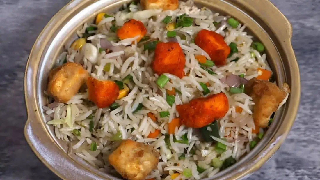 খাবারের টেবিলে ভিন্ন স্বাদ: সহজে বানান পনির পোলাও
