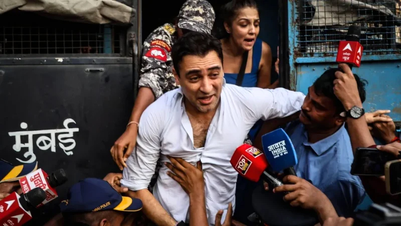 সিইসি বিরোধী আন্দোলন করায় ইমরানকে ভারত ছাড়ার নির্দেশ